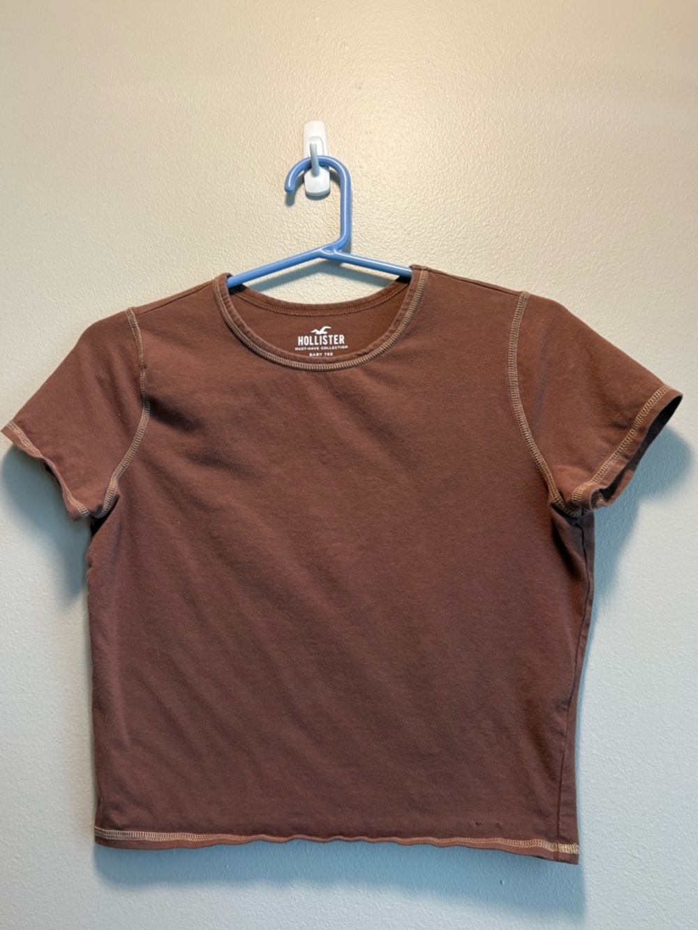 Hollister Brown Baby Tee | Must-Have Collection | Cropped Fit | Size Large